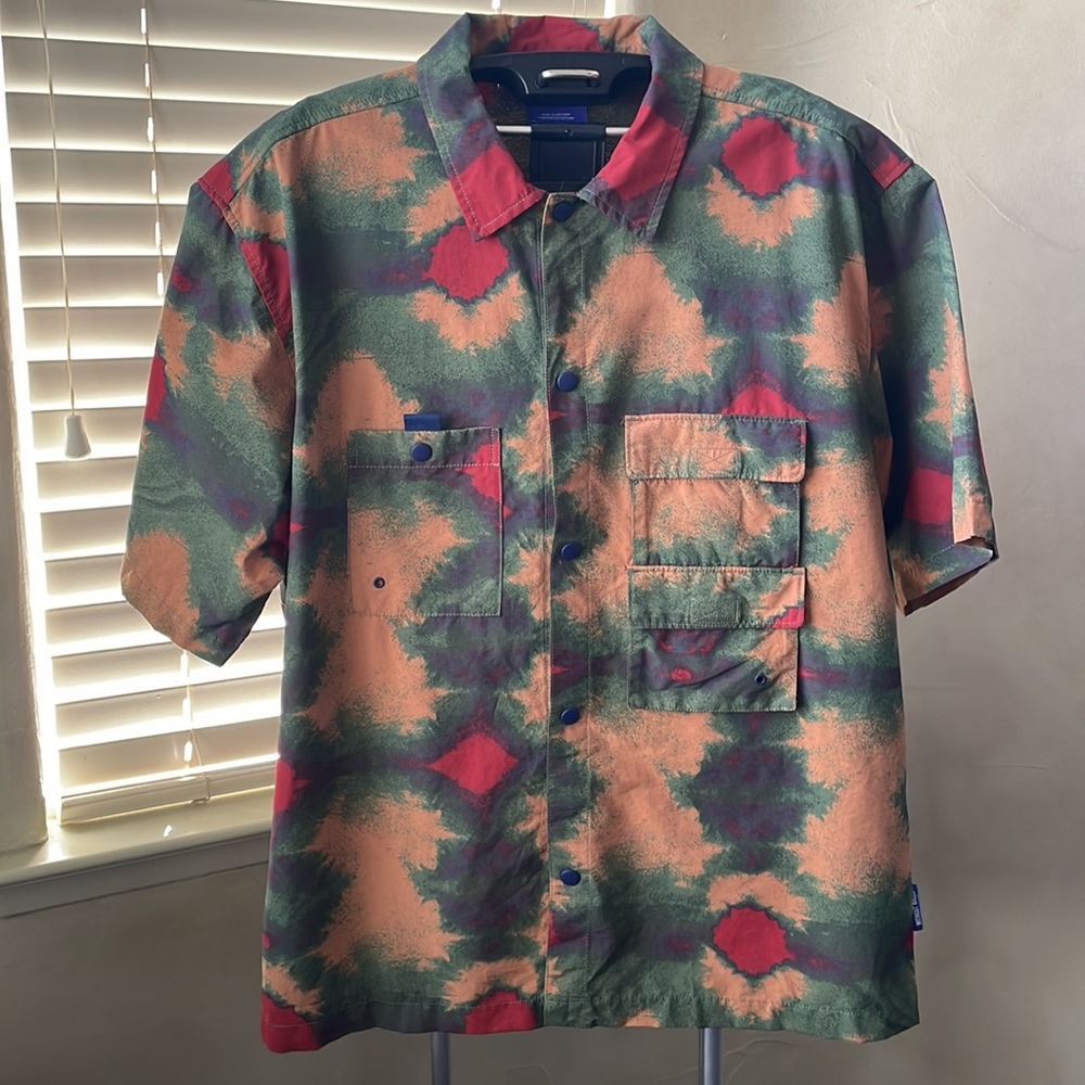 Urban Outfitters Short-Sleeve Button Shirt in Green, Peach & Red Tie-Dye